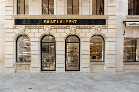 Saint Laurent. Negozi e rivenditori a Verona Yves Saint Laurent..